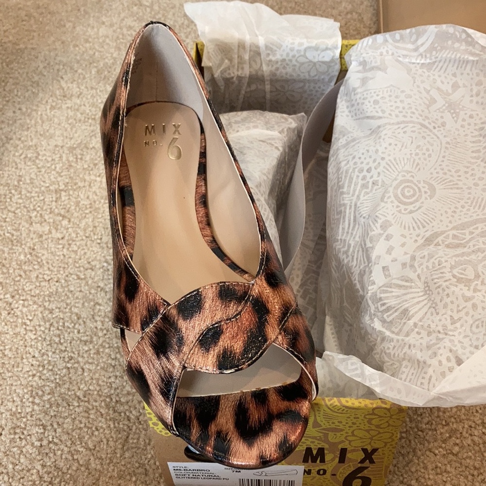 Brand new in box leopard glittered Flats - Picture 4 of 4